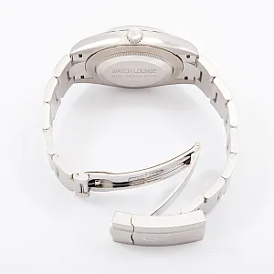 06938_watchlounge_lo.jpg