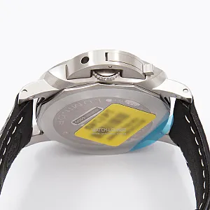 06946_watchlounge_lo.jpg