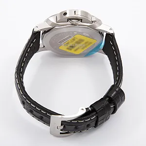 06948_watchlounge_lo.jpg