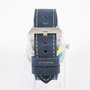 06960_watchlounge_lo.jpg