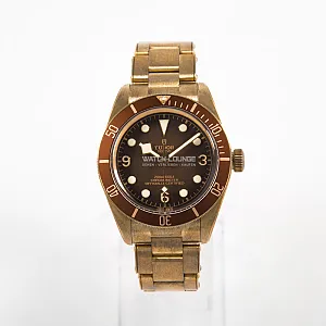 07036_watchlounge_lo.jpg