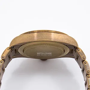 07040_watchlounge_lo.jpg