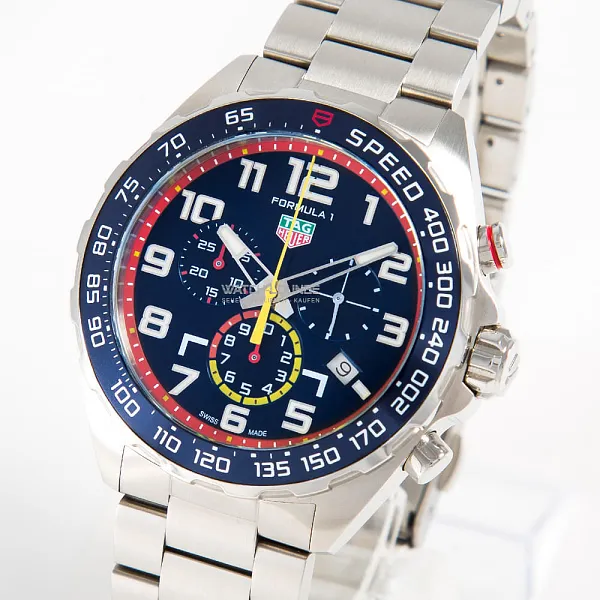 07270_watchlounge_lo_1.jpg