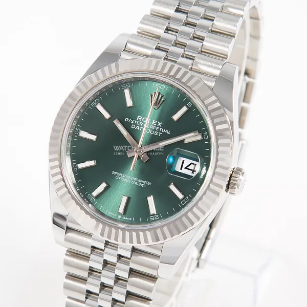 07295_watchlounge_lo_1.jpg