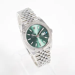 07298_watchlounge_lo.jpg
