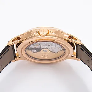 07318_watchlounge_lo.jpg
