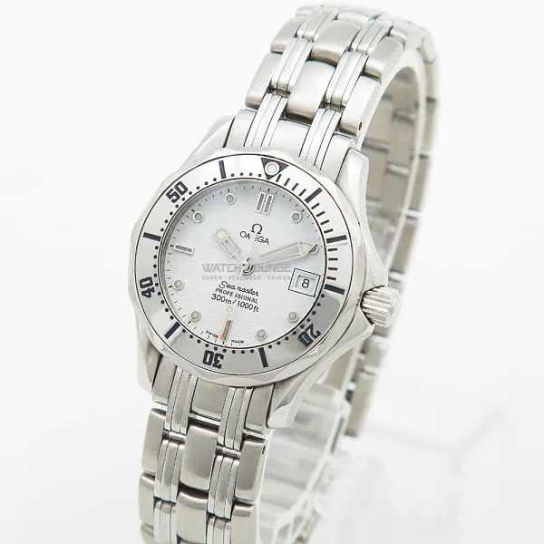07446_watchlounge_lo_1.jpg