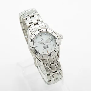 07449_watchlounge_lo.jpg