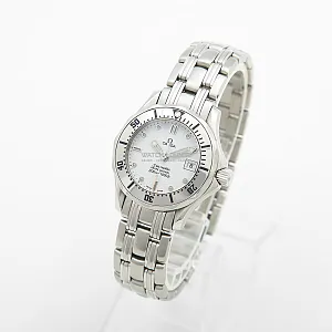 07451_watchlounge_lo.jpg