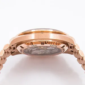 07458_watchlounge_lo.jpg