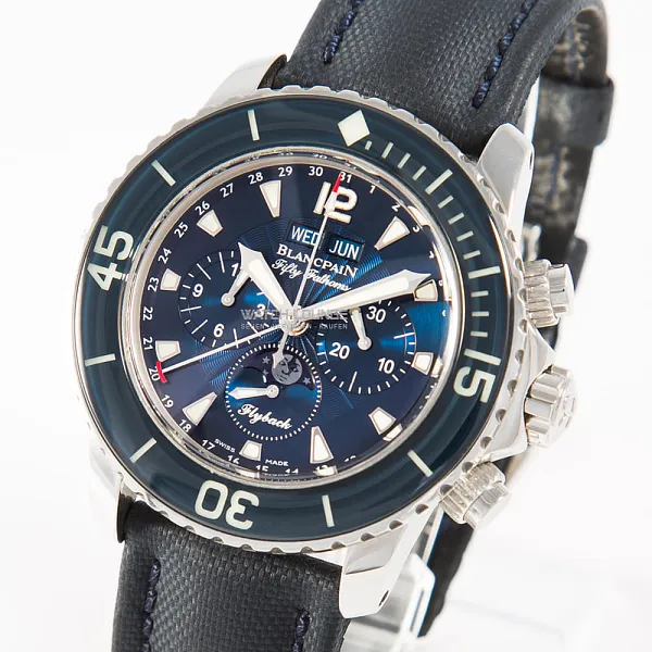 07476_watchlounge_lo_1.jpg