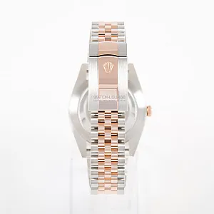 07582_watchlounge_lo.jpg