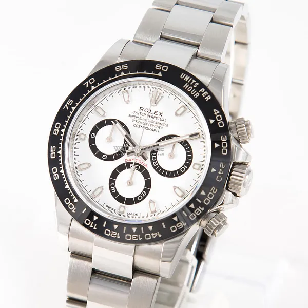 07626_watchlounge_lo_2.jpg