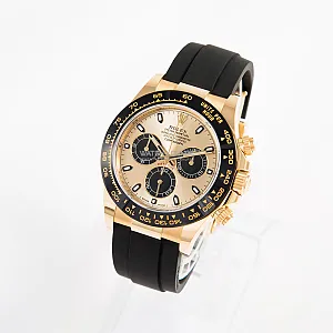 07637_watchlounge_lo.jpg