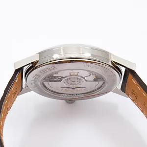07977_watchlounge_l48254922_lo.jpg