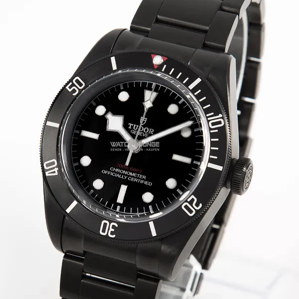 08166_watchlounge_lo_1.jpg