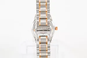 08213_watchlounge_l21285797_lo.jpg