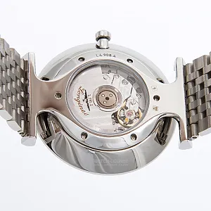 08250_watchlounge_l49084716_lo.jpg