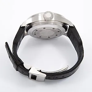 08269_watchlounge_lo.jpg