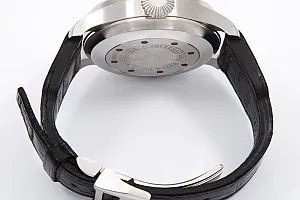 08269_watchlounge_lo.jpg