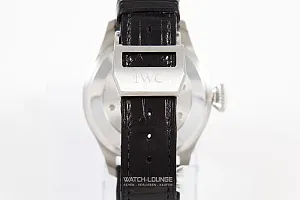 08270_watchlounge_lo.jpg