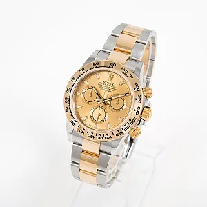 08310_watchlounge.jpg