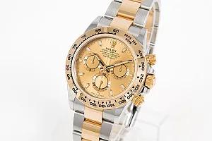 08310_watchlounge.jpg