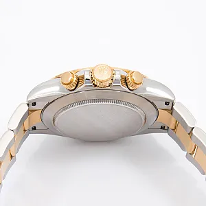 08311_watchlounge.jpg