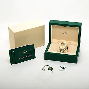 08315_watchlounge.jpg