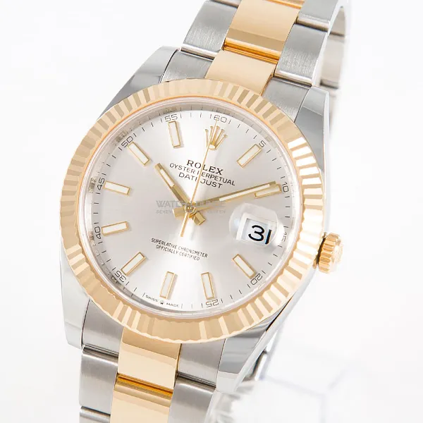 08480_watchlounge_lo_1.jpg