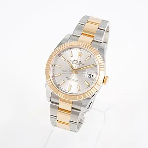 08484_watchlounge_lo.jpg