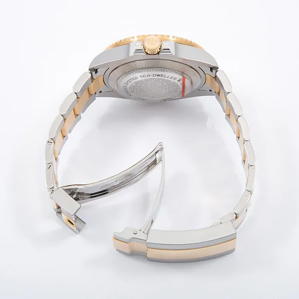08574_watchlounge_lo.jpg