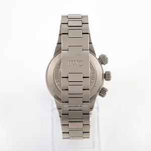 08598_watchlounge_lo.jpg