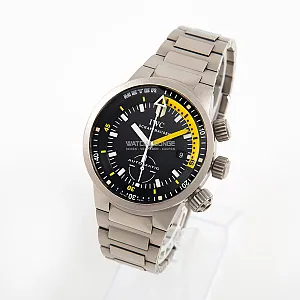 08606_watchlounge_lo.jpg
