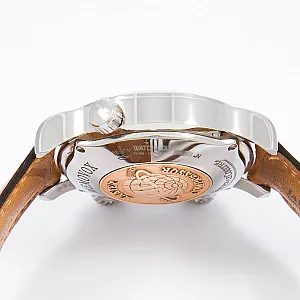 08637_watchlounge_lo.jpg