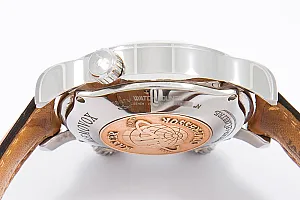 08637_watchlounge_lo.jpg
