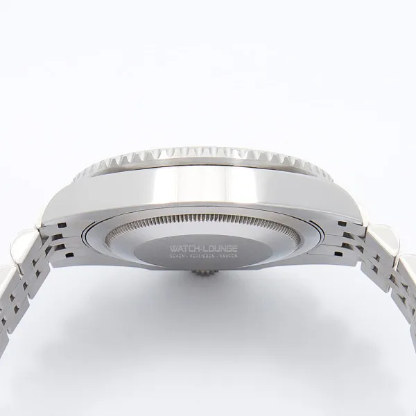 08719_watchlounge_be_lo.jpg
