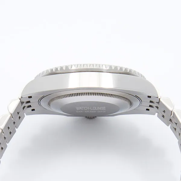 08719_watchlounge_lo.jpg