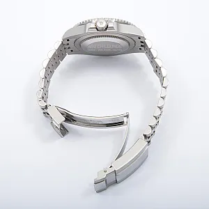 08720_watchlounge_lo.jpg