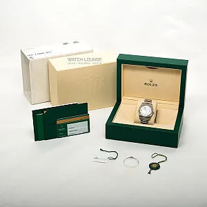 08802_watchlounge_lo.jpg