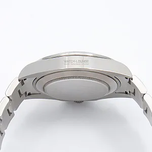 08828_watchlounge_lo.jpg