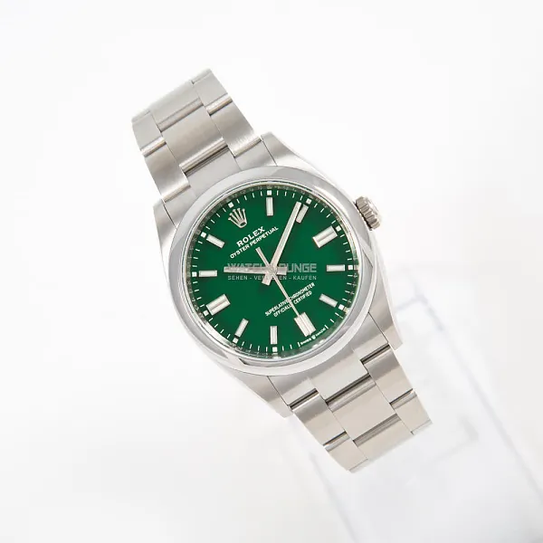 08833_watchlounge_lo.jpg
