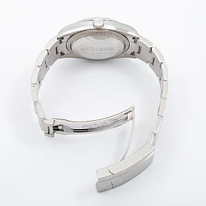 08839_watchlounge_lo.jpg