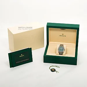 08841_watchlounge_lo.jpg