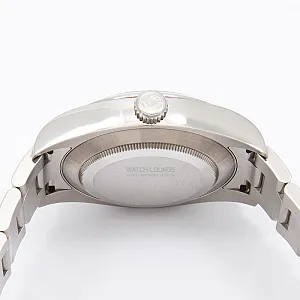 08861_watchlounge_lo.jpg