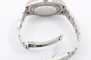 08863_watchlounge_lo.jpg