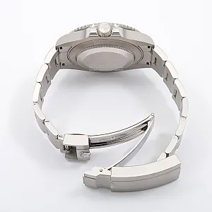 08885_watchlounge_lo.jpg