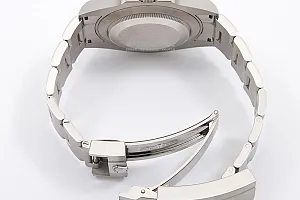 08885_watchlounge_lo.jpg