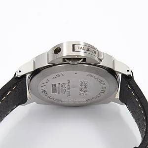 08903_watchlounge_lo.jpg