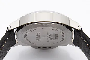 08904_watchlounge_lo.jpg
